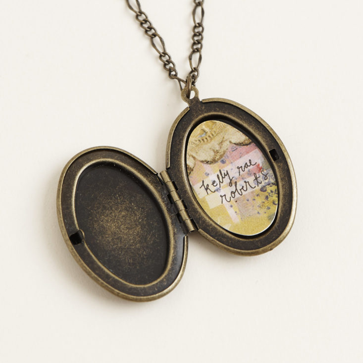 Collection 96+ Images how to open a locket to put pictures in Updated