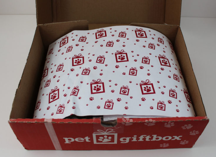 Pet Gift Box Dog October 2017 - box open