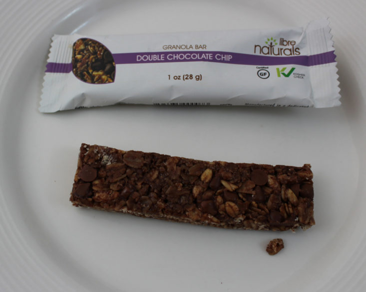 Vegan Cuts Snack October 2017 - double chocolate chip granola bar