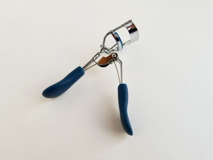 eyelash curler on its side