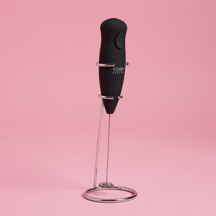 Casa Fomini milk frother comes with a stand