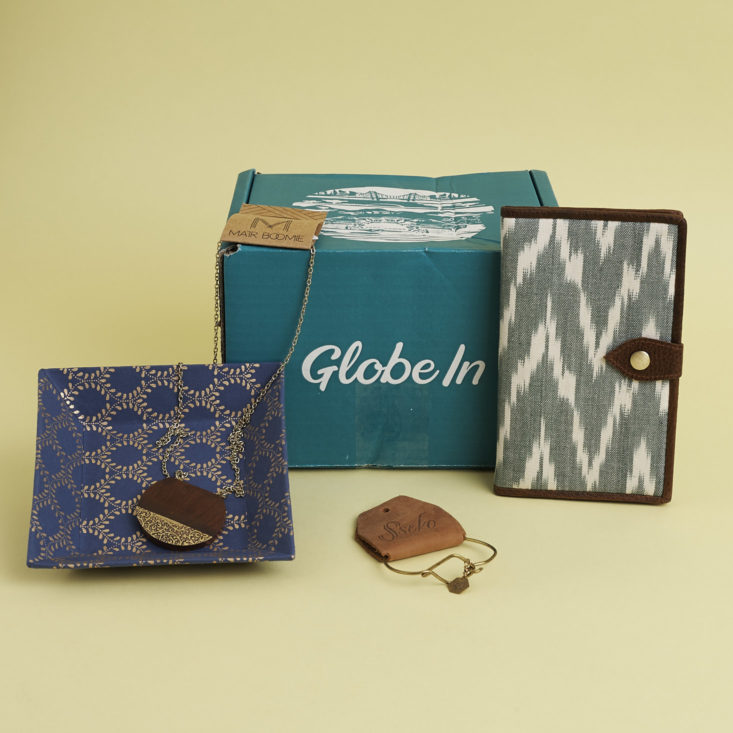 contents of GlobeIn Sophisticate January 2018 