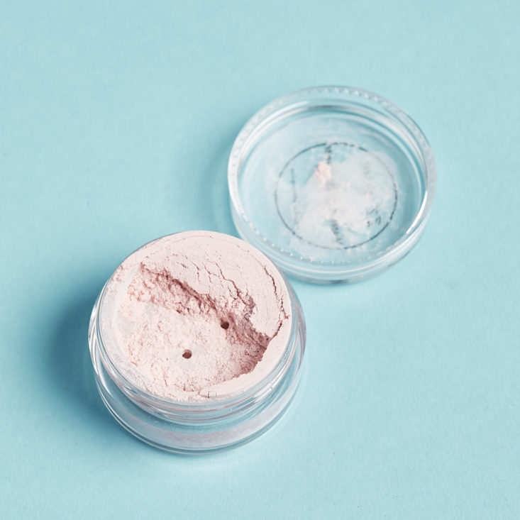 illuminator powder in pot