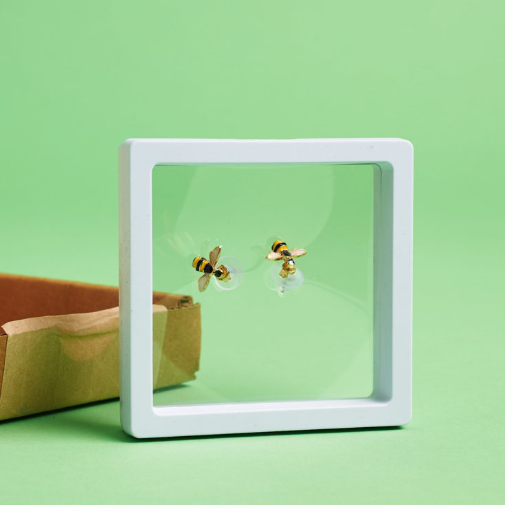 bee earrings in earfleek packaging