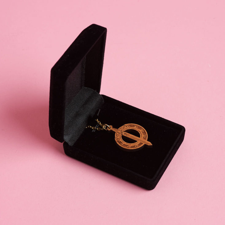 wooden pendant necklace in velvet box