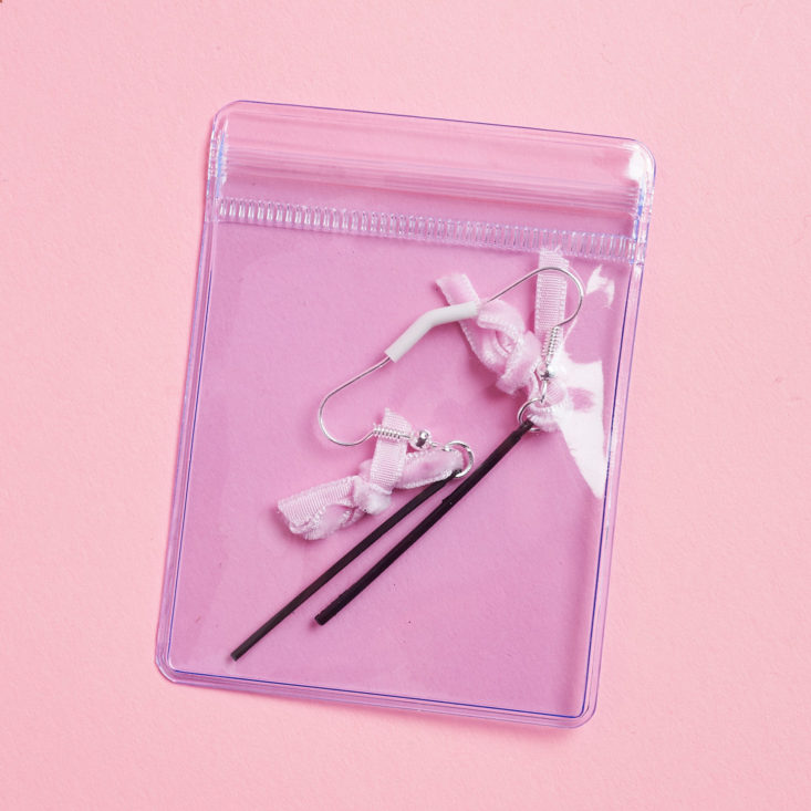 bow earrings in packet