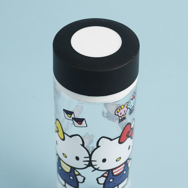 lid on hello kitty water bottle