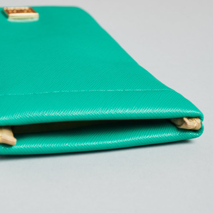 vine oh! opening in green sunglasses pouch