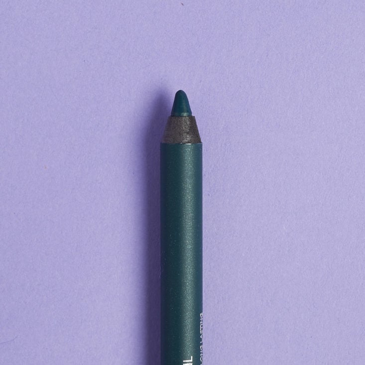 close up of Note Cosmetics Smokey Eye Pencil in Green tip