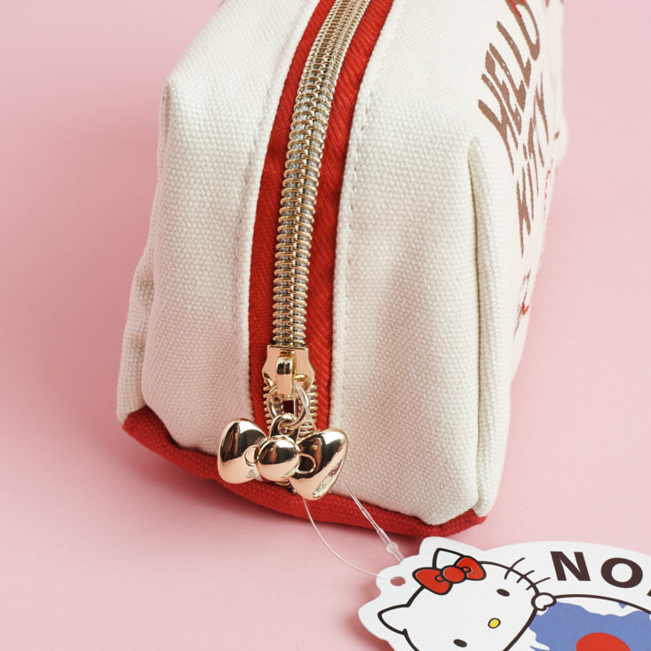 close up of zipper on Hello Kitty Makeup case/pencil pouch