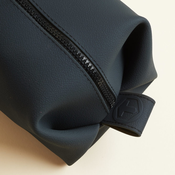 Breo Box Fall September 2018 - Tooletries Koby Bag Black Side