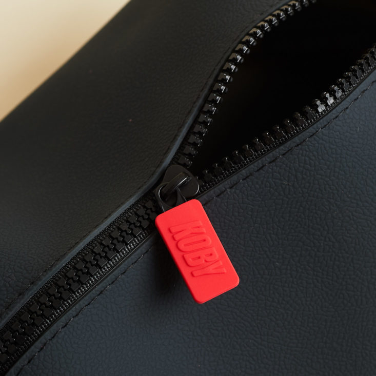 Breo Box Fall September 2018 - Tooletries Koby Bag Zip Black Top