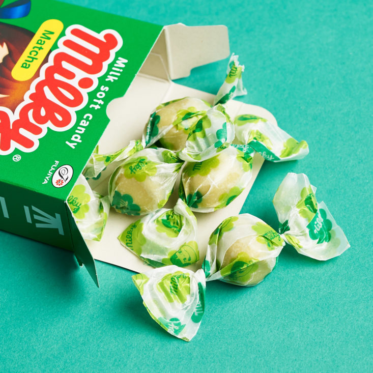 Korean Snacks Box October 2018 - Milk Soft Candy Matcha Box Open