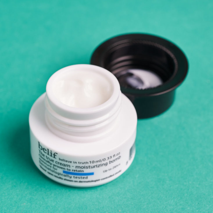 Play! Smarts by Sephora K-Beauty October 2018 - Belif Moisturizing Bomb Open Front