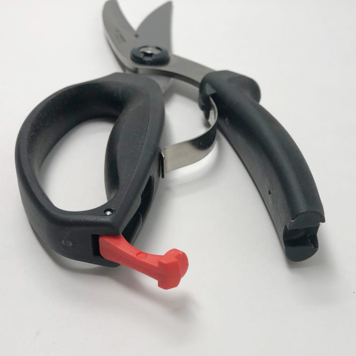 CrateChef OctoberNovember Review 2018 - OXO Good Grips Poultry Shears 3
