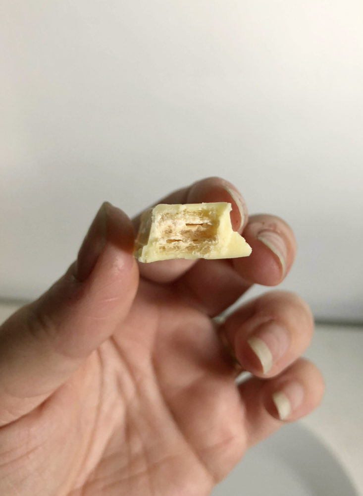 Umai Box October 2018 - KitKat Caramel Pudding Bite Front