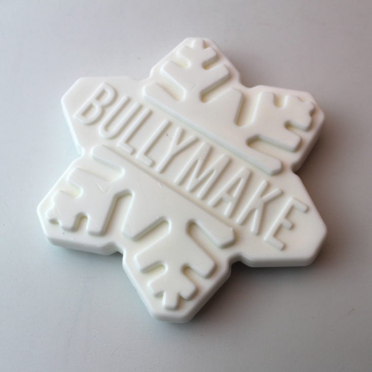 Bullymake Box December 2018 - Nylon Snowflake Chew Top