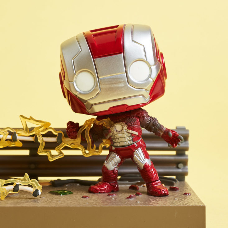 Marvel Collector Corps December 2018 - Whiplash Vs Iron Man Open 5