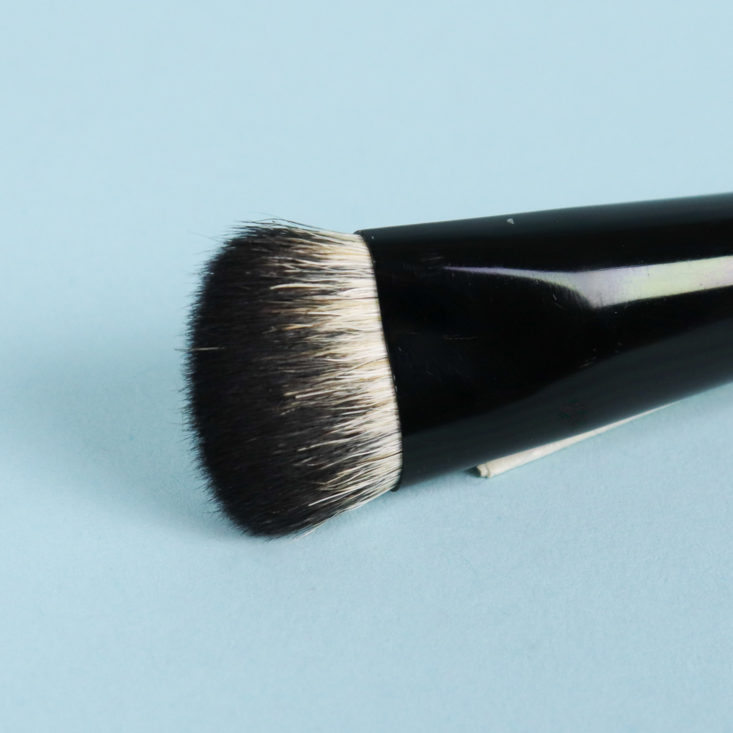 Oval shadow brush detail