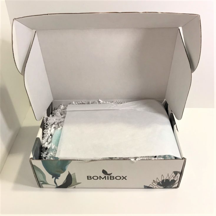 BomiBox K-Beauty December 2018 - Box Opened Top