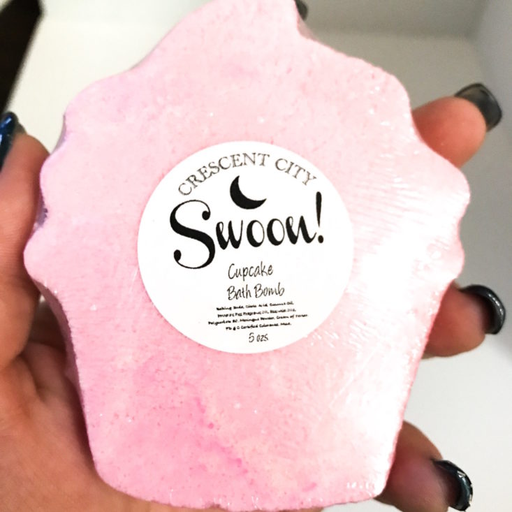 Crescent City Swoon December 2018 - Cupcake Bath Bomb Back