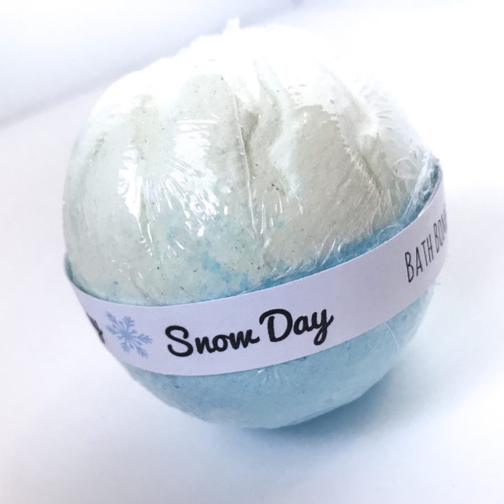 Lavish Bath January 2019 - Bath Candy Shop Snow Day Bath Bomb Top 2