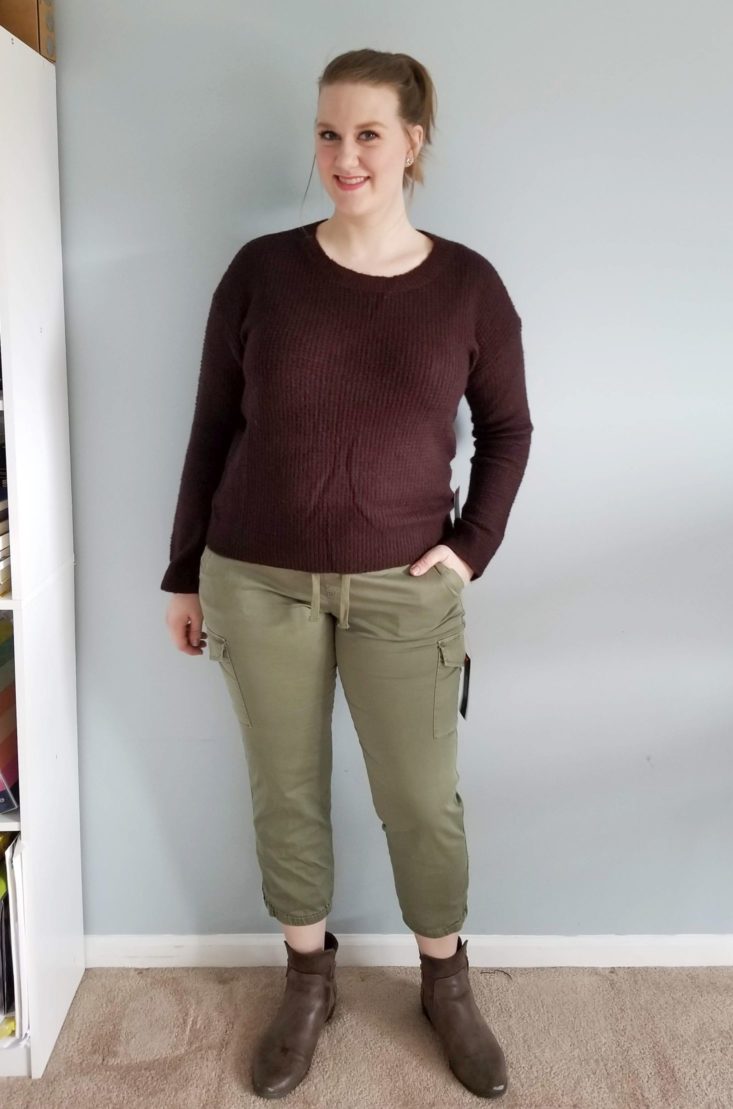 Daily Look Elite February 2019 marron sweater and green pants
