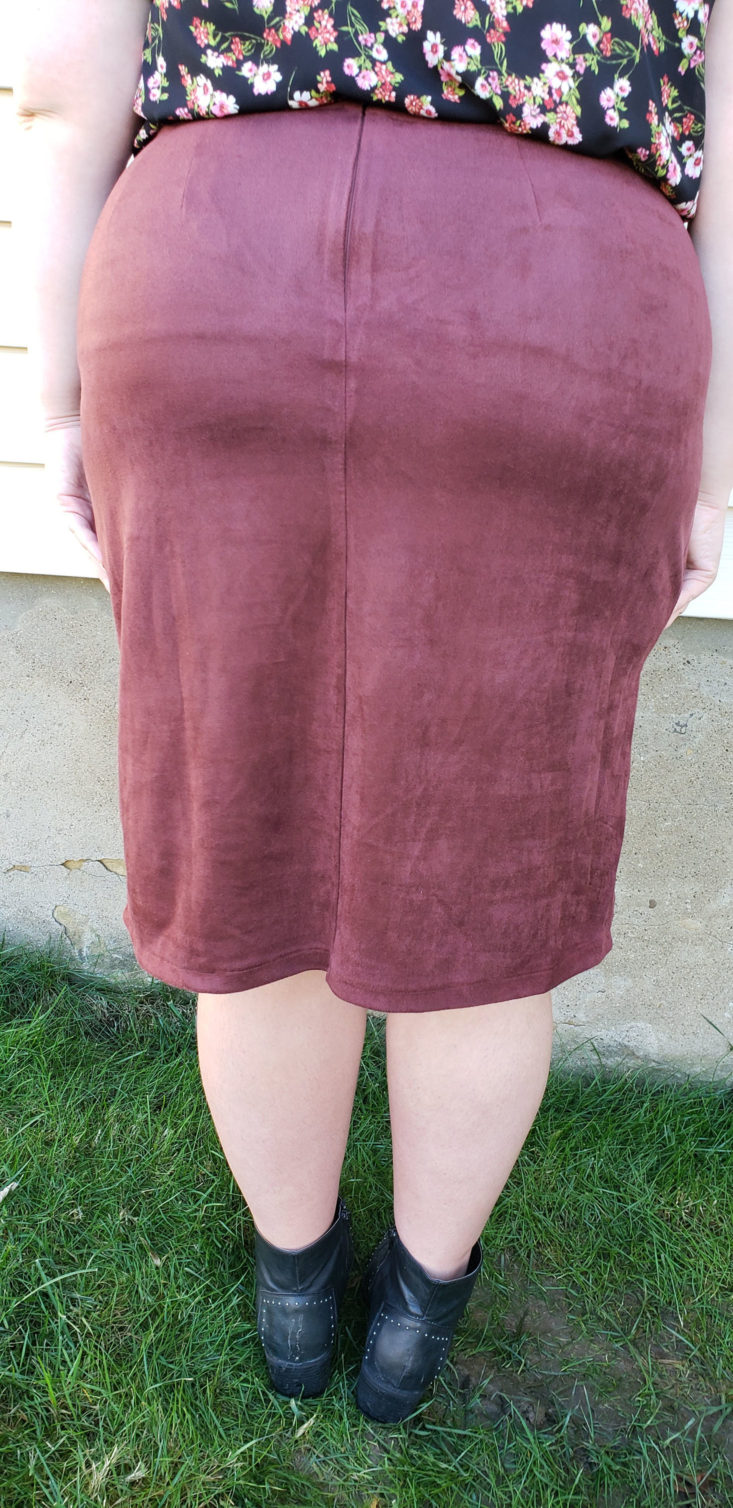 Stitch Fix Plus Size Clothing Box Review December 2018 - Marquetta Faux Suede Skirt by 41 Hawthorn Size 2x Onn Pose 5 Closer Back
