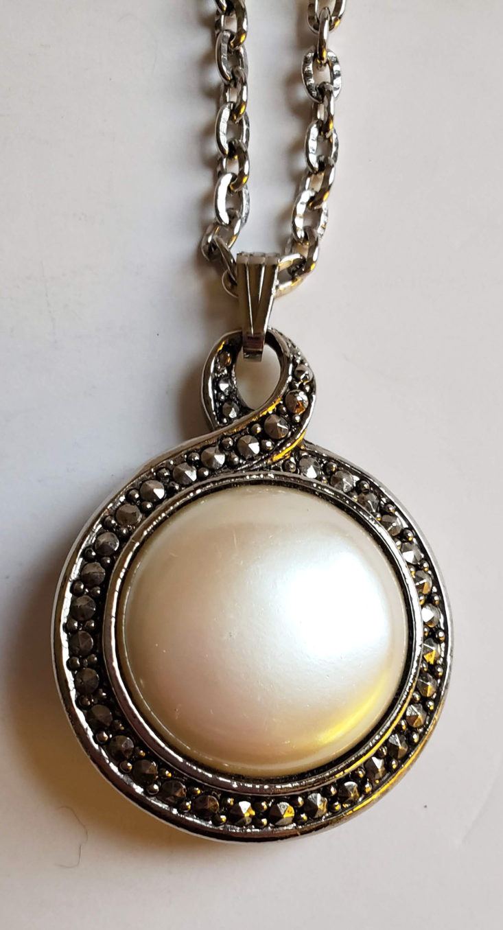 Crazy Hot Clothes Vintage Accessory January 2019 - Pearlescent Cabochon Pendent 1