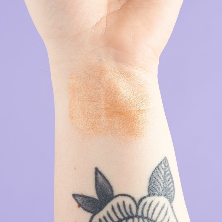 GlossyBox March 2019 highlighter swatch