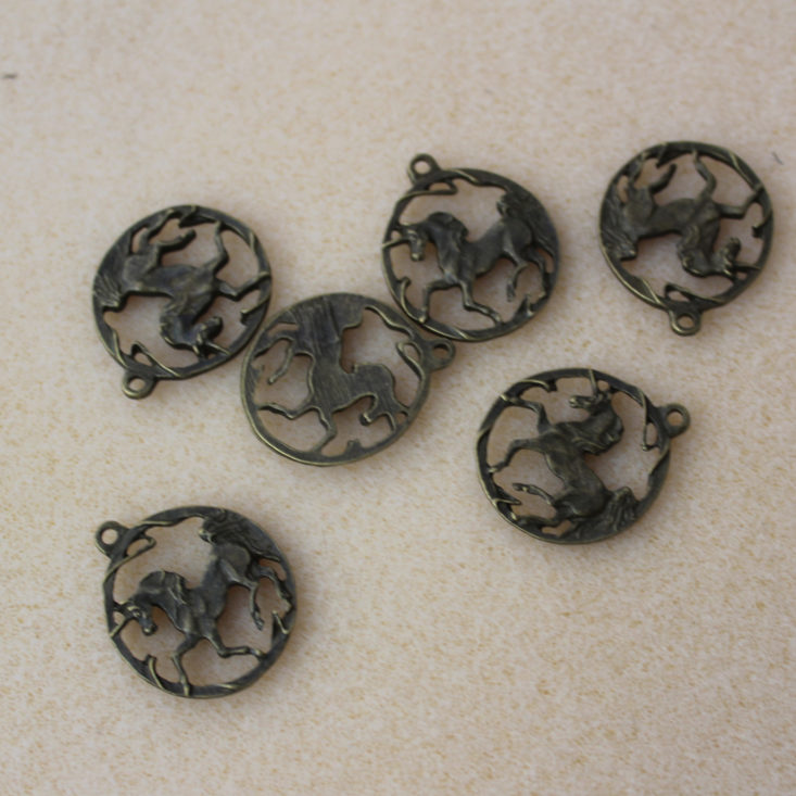 Blueberry Cove Beads May 2019 - Horses Top