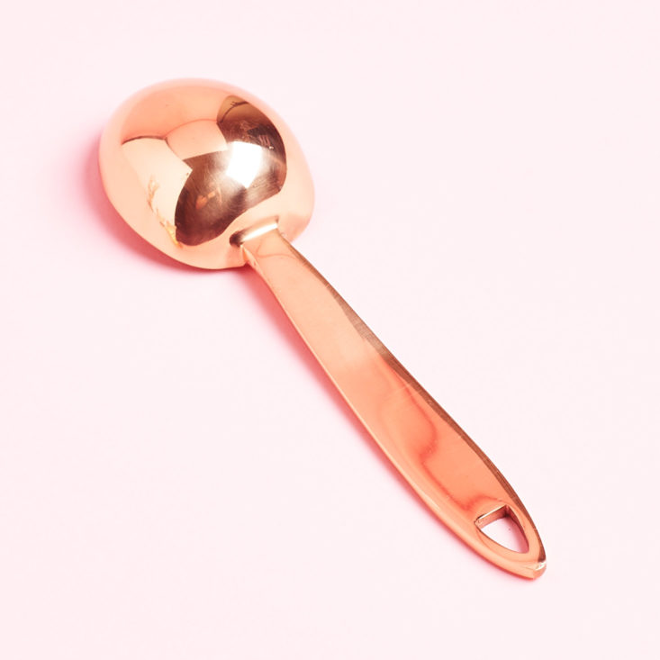 GlobeIn Delish April 2019 review copper scoop bottom view
