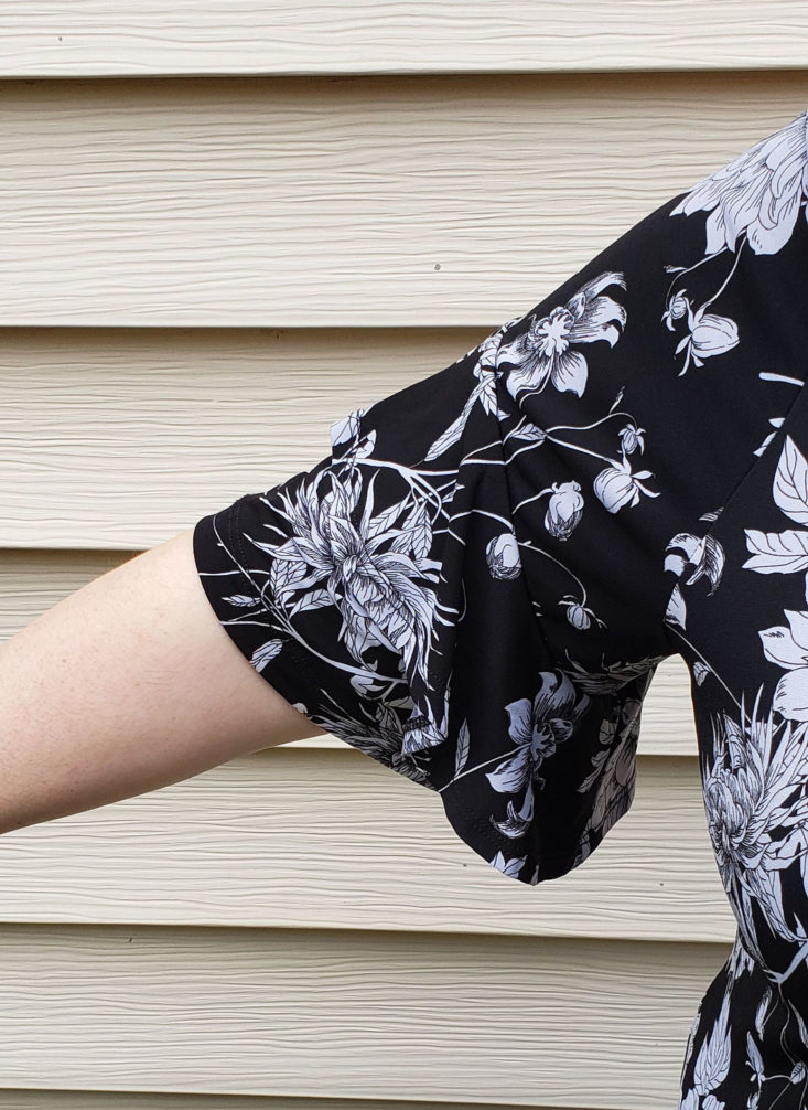 Gwynnie Bee Box Review March 2019 - Floral Shift Dress with Ruffled Sleeves by Karen Kane On Sleeves Front