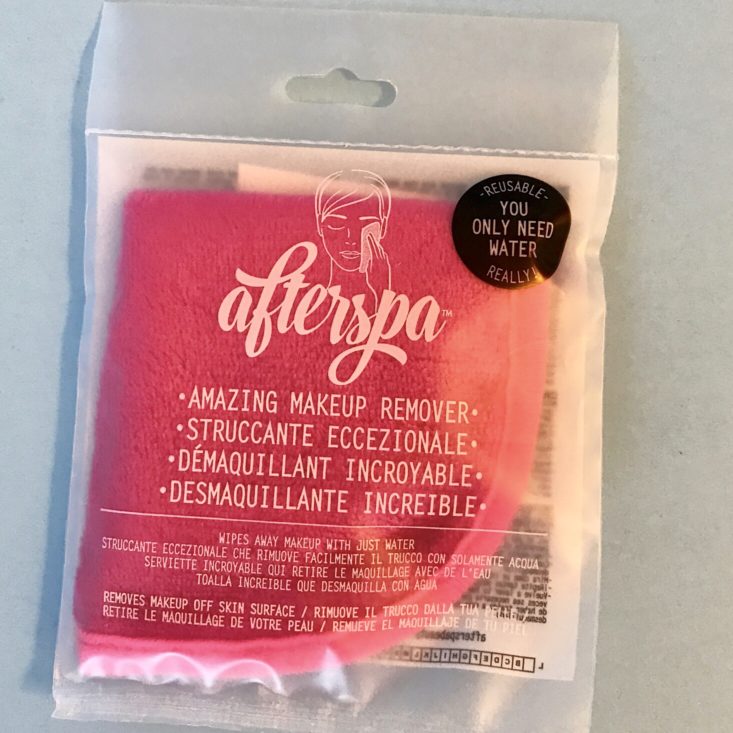 SinglesSwag June 2019 - Makeup Remover Cloth In The Package