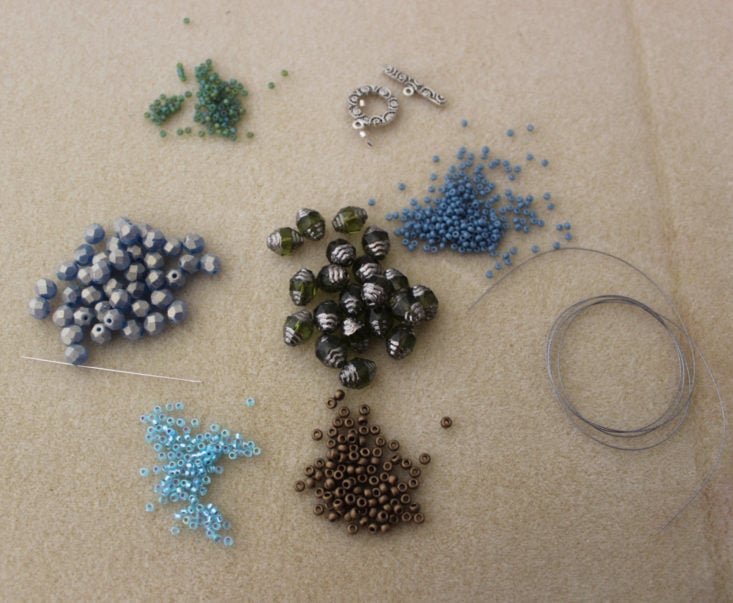 Facet Jewelry July 2019 - Wispy Beaded Bead Necklace Materials
