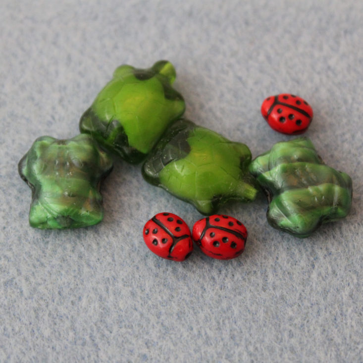 Bead Crate August 2019 - Grass Critters Mix of Turtles, Frogs, and Ladybugs Top