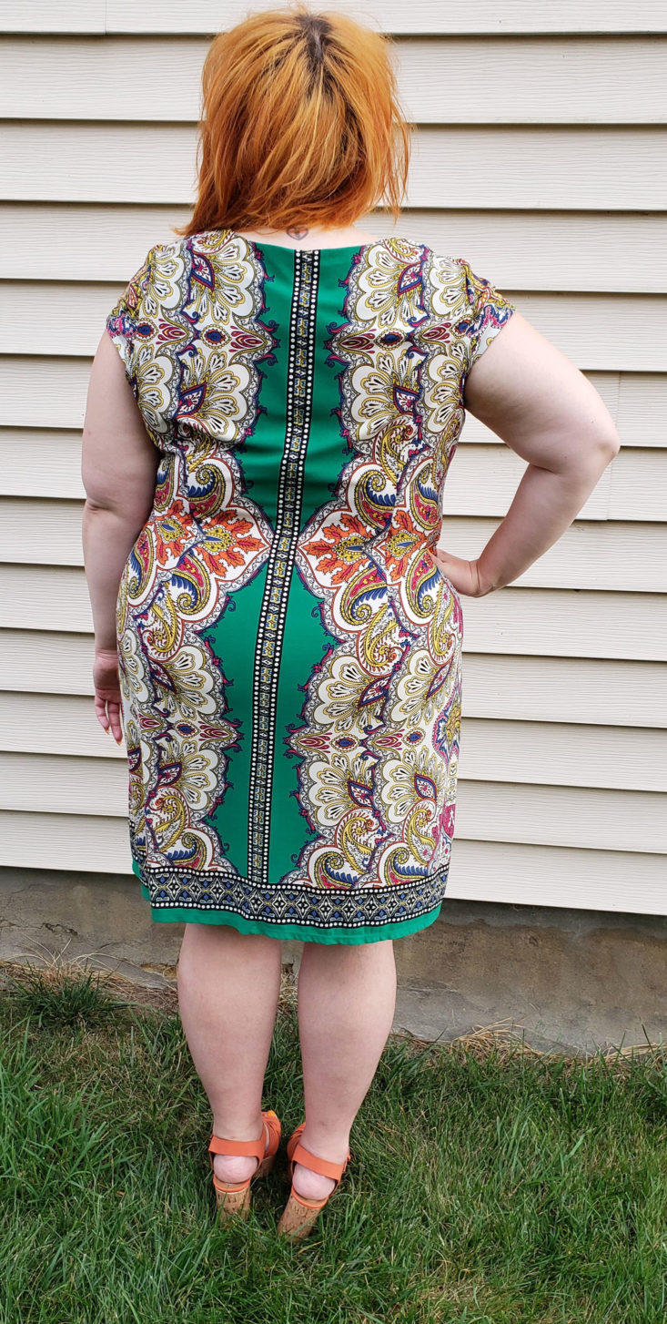 Gwynnie Bee Box August 2019 - Model Wearing Mirrored Paisley Cap Sleeve Shift Dress Back Front